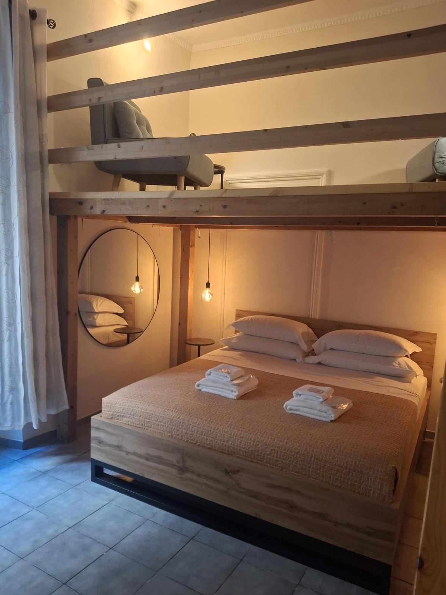Camera Familiare con Bagno Privato Esterno